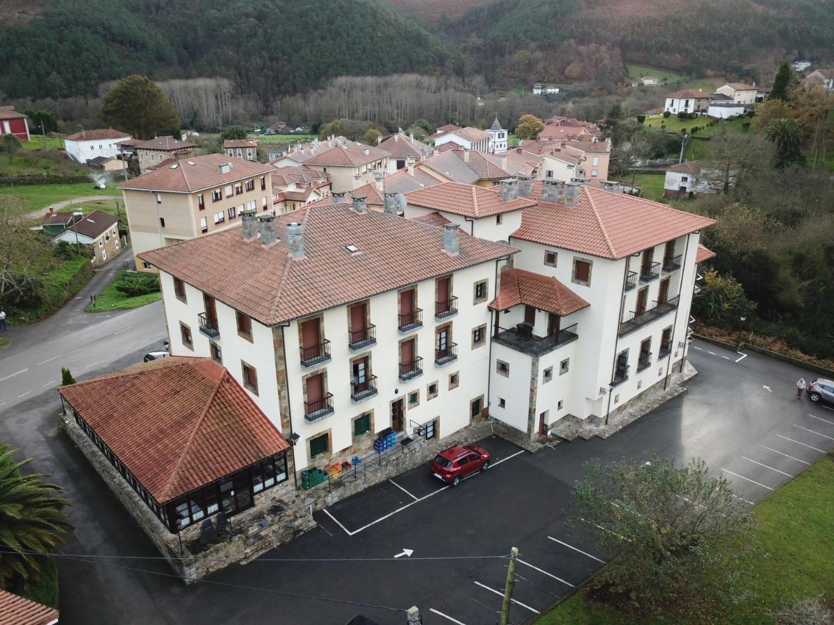 Hotel Valle Las Luinas Soto de Luina Bagian luar foto