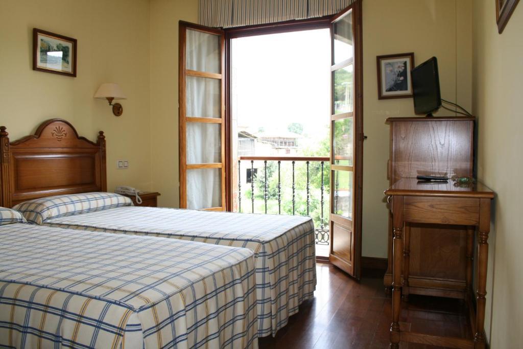 Hotel Valle Las Luinas Soto de Luina Ruang foto