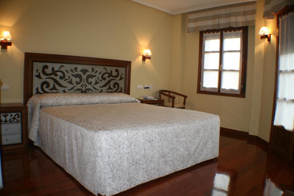 Hotel Valle Las Luinas Soto de Luina Ruang foto