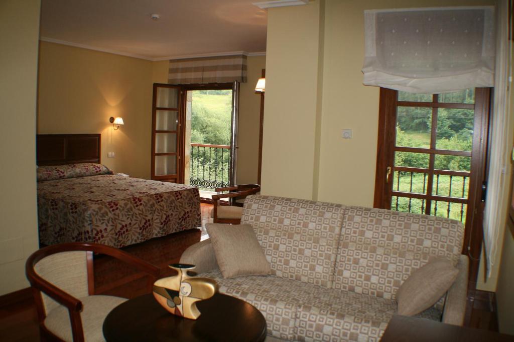 Hotel Valle Las Luinas Soto de Luina Ruang foto