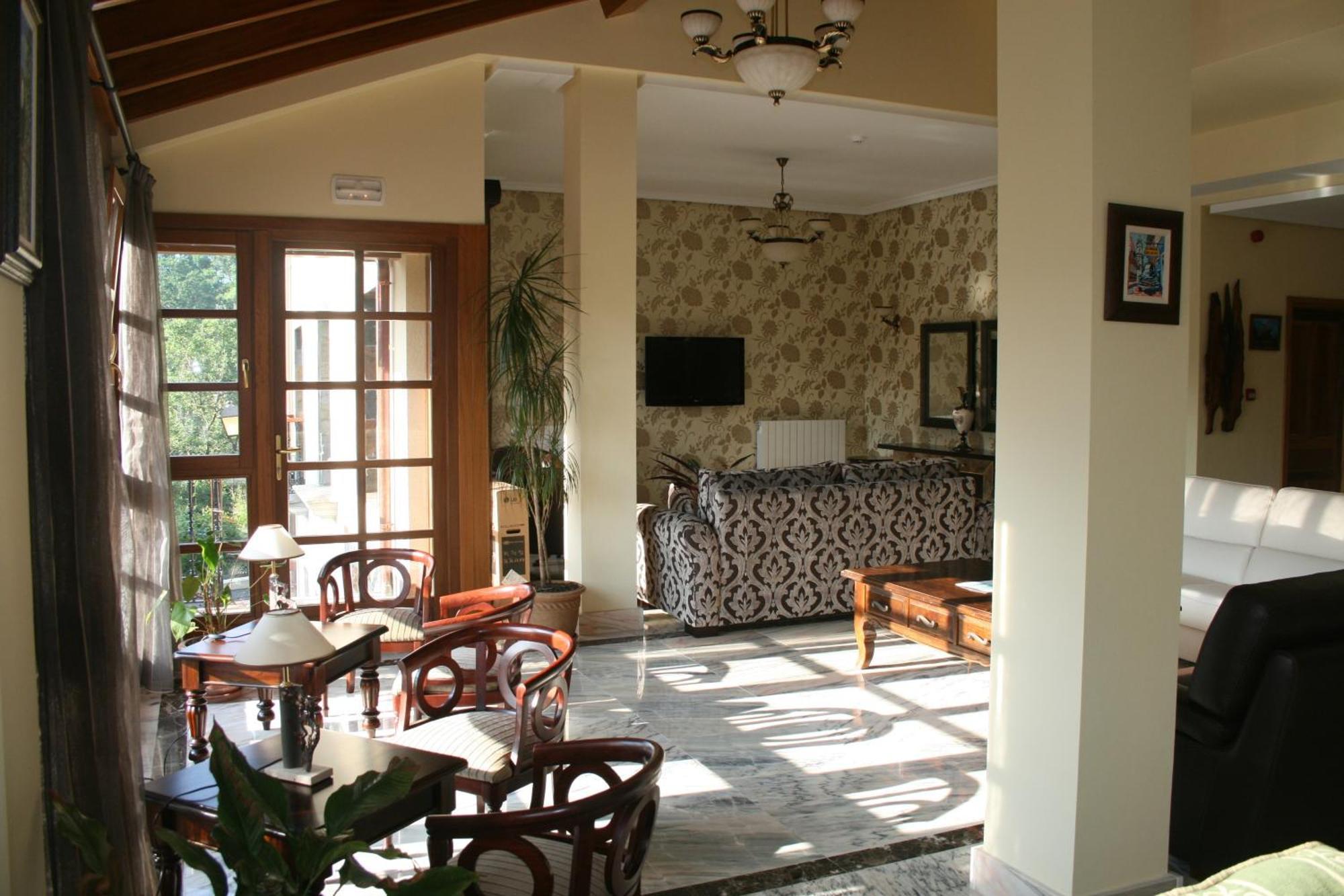 Hotel Valle Las Luinas Soto de Luina Bagian luar foto