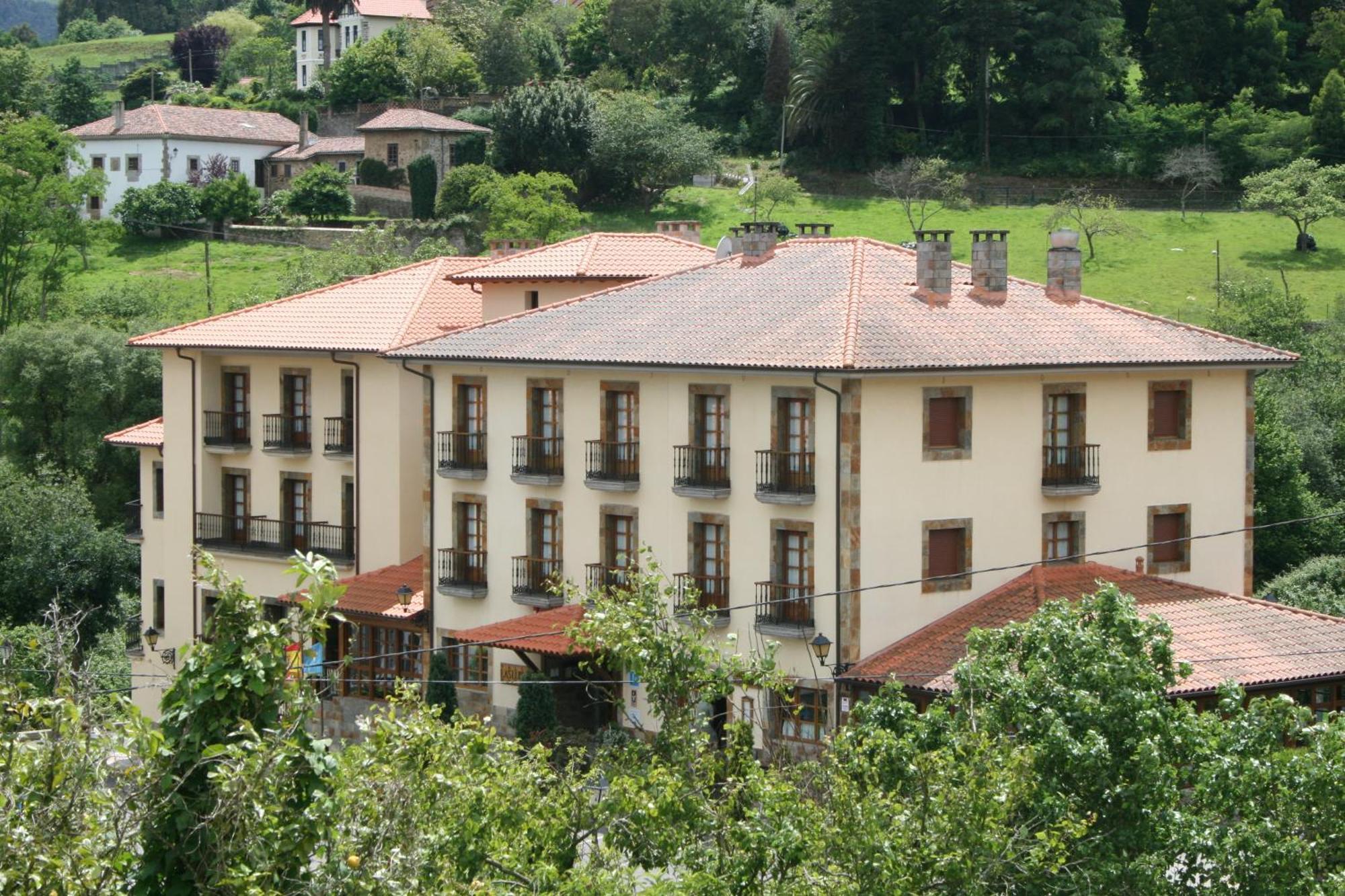 Hotel Valle Las Luinas Soto de Luina Bagian luar foto