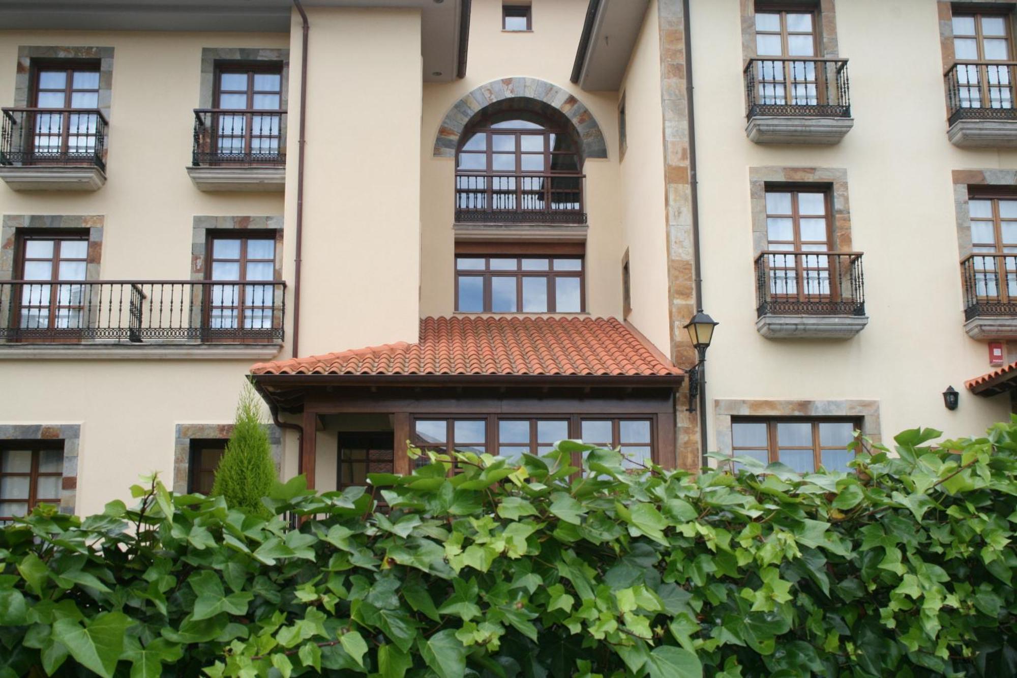Hotel Valle Las Luinas Soto de Luina Bagian luar foto
