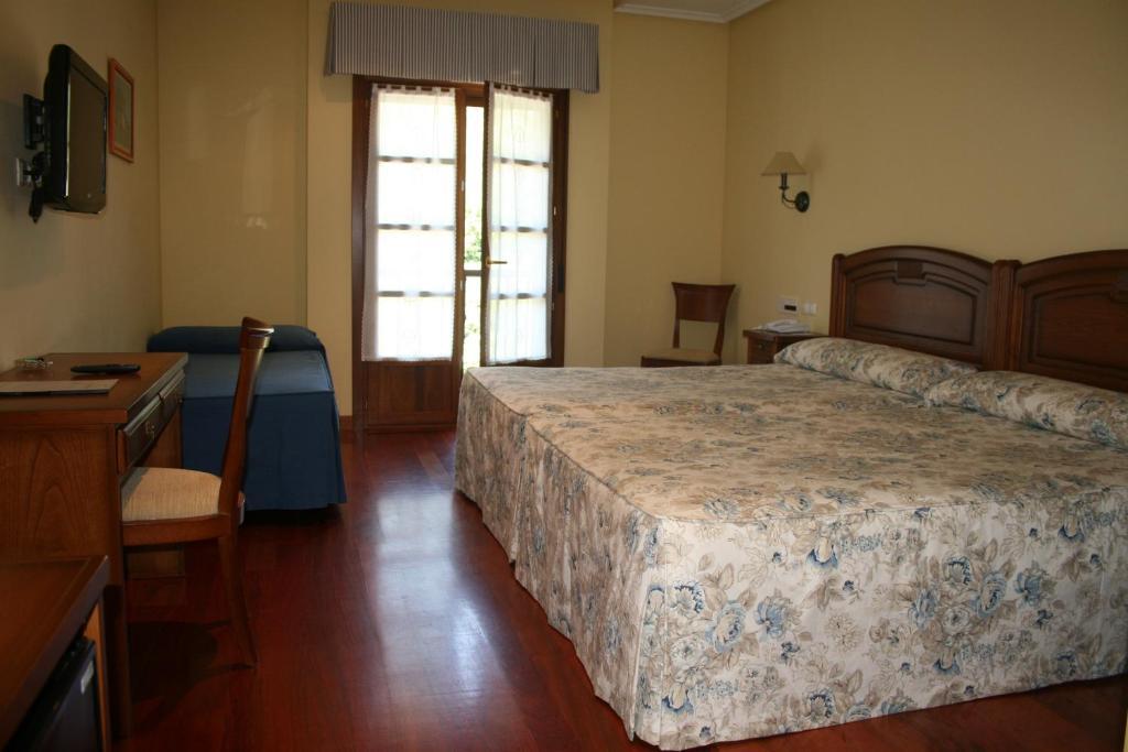 Hotel Valle Las Luinas Soto de Luina Ruang foto