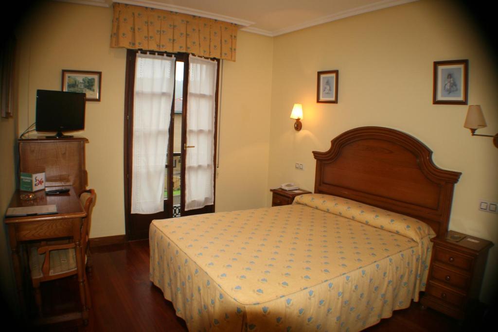 Hotel Valle Las Luinas Soto de Luina Ruang foto