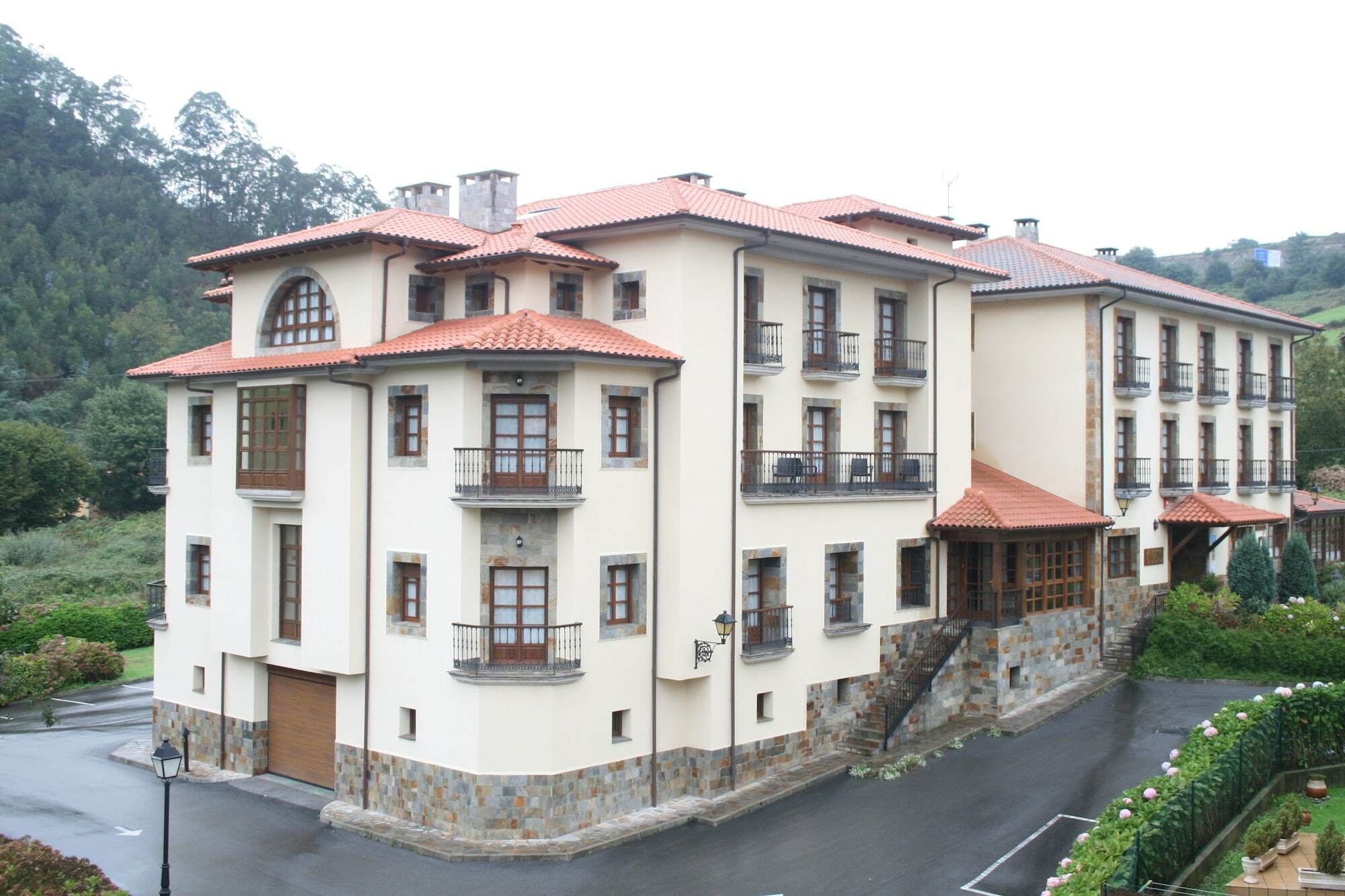 Hotel Valle Las Luinas Soto de Luina Bagian luar foto
